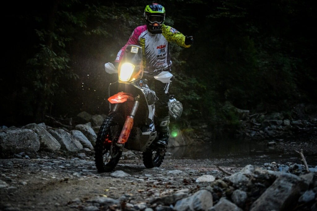 00012_TIME_ 06_48_HAT25_11altareext