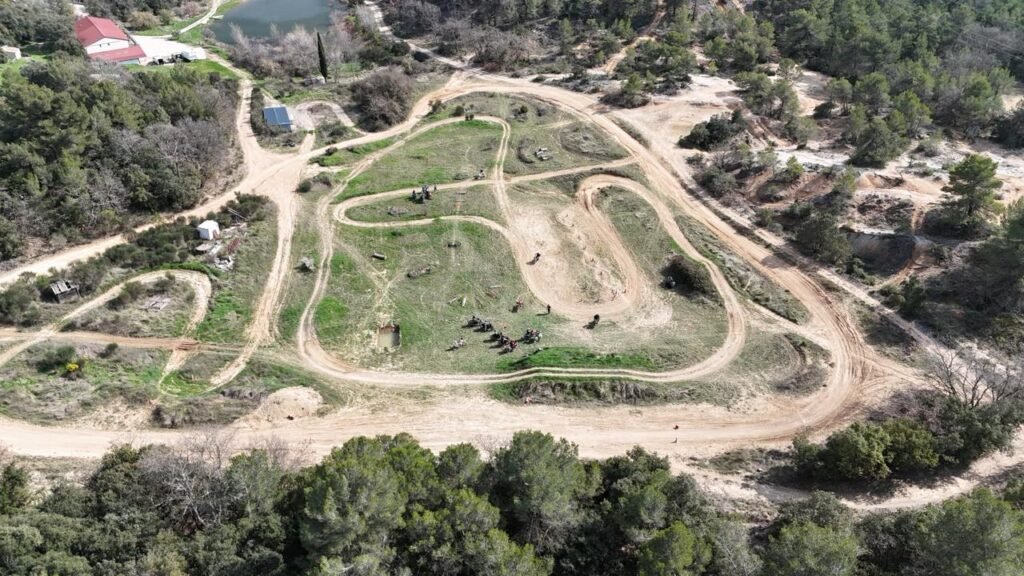 Domaine de la Royère - Terrain école Domaine de la Royère - Terrain école